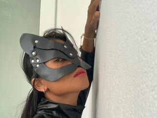 camgirl playing with sextoy PiaraMint