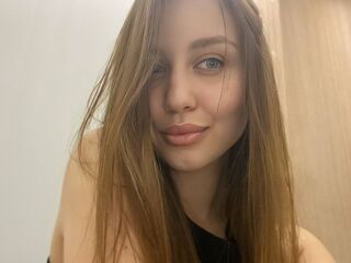 camgirl playing with dildo RedEdvi