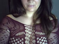 Een vrijgezelle spannende milf die van avontuurtjes en fantasietjes houdt. Om te delen of om de jouwe te horen.