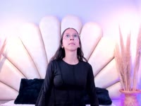 Je suis une fille colombienne, je me considère calme, joyeuse, charismatique, sociable et disciplinée, j