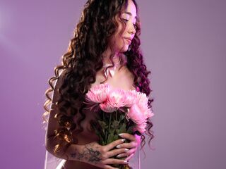 fingering cam girl BellaClaire