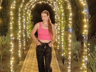 camslut naked NelleCauthorne
