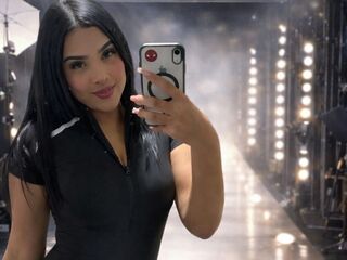 girl slave cam EmilyDaring