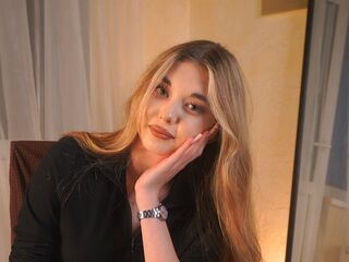 camgirl playing with sextoy AlonaYouell