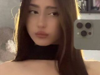 kinky webcam model BellaJersiquins