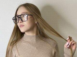 camslut spreading pussy BertaAnnarummo