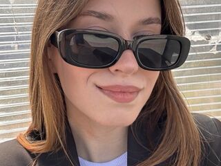 girl shaving pussy BonnieWalton