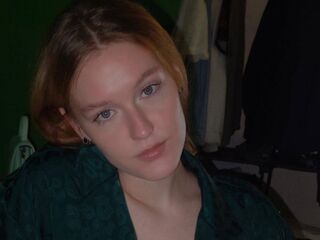 camslut masturbating BronwynDivens