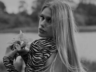 naked webcamgirl picture CharisseBuonomo
