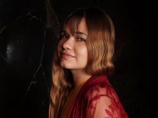 cam girl playing with vibrator CharlotBlonde