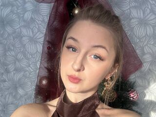 nude webcamgirl CharoletteHeckle