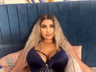 camwhore fingering shaved pussy ChloeBellamie