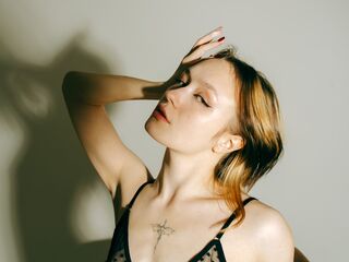 cam girl masturbating with vibrator DarleneBodwell