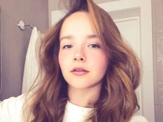 camslut spreading pussy DaysiDust