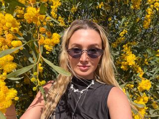 nude webcamgirl picture DelaineClowerd