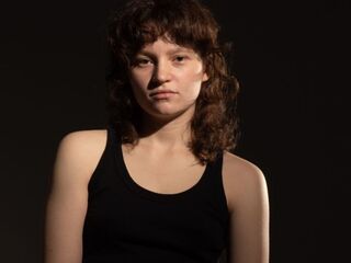 hot naked camgirl ElvinaSerrata