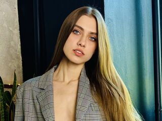 camwhore shaved pussy EmilyMontgomery