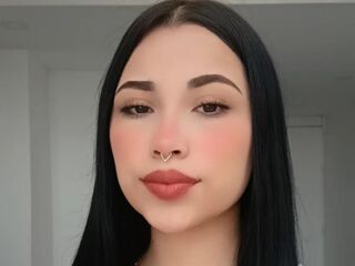 camslut topless EmilyMorrison