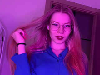 cam girl playing with vibrator EsmeRunnes