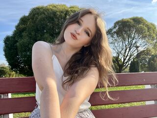 cam girl masturbating with sextoy EssyMilton