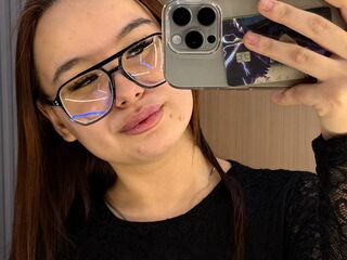 cam girl playing with dildo EvaCutten