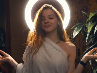 camgirl showing tits FloraBenny