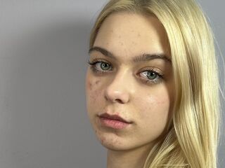 naughty camgirl masturbating with dildo GerryThoburn