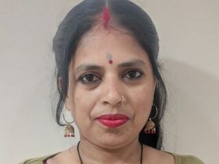 closeup webcam GotiLeah