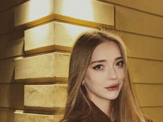 beautiful webcamgirl IvaBusack