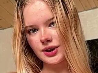 hot cam girl masturbating with dildo JeannettaCeraos