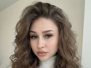 beautiful camgirl JunitaDroze