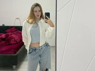 camgirl showing pussy KellyLynn