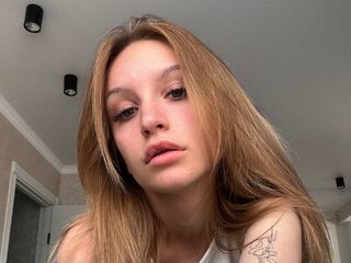 camgirl masturbating with dildo KendraHawks