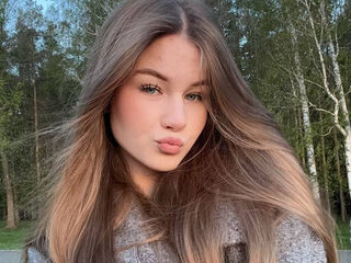 camwhore masturbating with vibrator KentukiShreeves