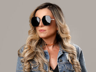 camwhore naked KiaraMoraes