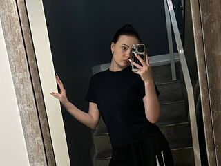camslut topless KiraBentley