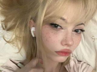 camwhore masturbating with vibrator LeonardaZeeman