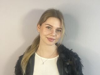 camgirl playing with vibrator LiaMotzer