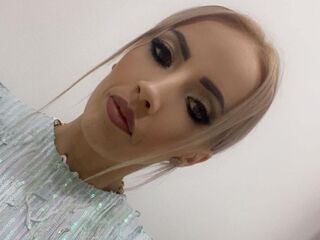 camslut showing tits LillySun