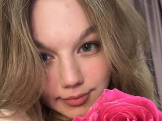 girl topless LinnGrimshaw