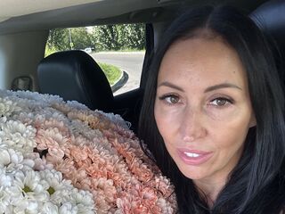 cam girl playing with dildo LipaWild