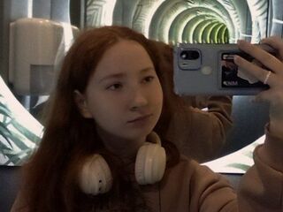 naked camgirl fingering pussy MadgeRemerez