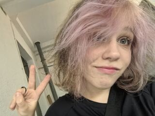 camgirl showing tits NieshaBendas