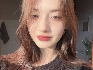 naughty camgirl masturbating with vibrator RayleneCarone