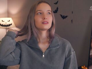 masturbating camgirl RessieKaua