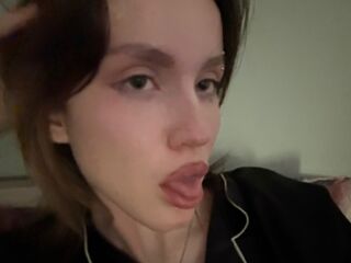naughty camgirl masturbating with vibrator RosariaSkemp