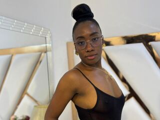 camwhore masturbating with dildo SelenaHadid