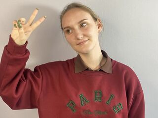 naughty camgirl masturbating with vibrator SummerEllie