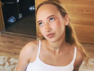 camwhore masturbating with vibrator VeniceMidden