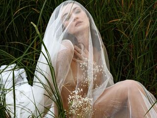 camslut spreading pussy VictoriaIcett